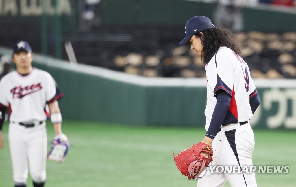 Kim Won-jung of South Korea reacts to a walk issued to Marek Chlup of the Czech Republic during the top of the eighth inning of a Pool B game at the World Baseball Classic at Tokyo Dome in Tokyo on March 12, 2023. (Yonhap)