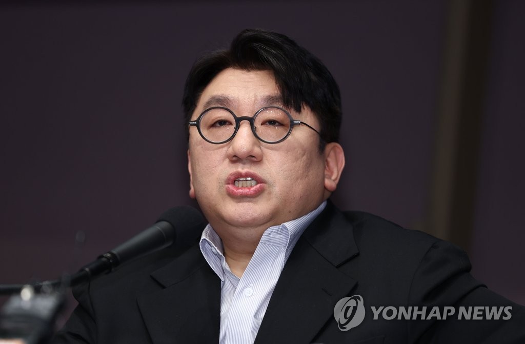 하이브 상장 'PEF 협약' 논란…방시혁 거액 차익에도 공시 없어(종합)