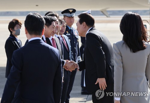 국민의힘 김기현 대표 환송받는 윤석열 대통령