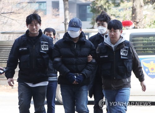인천 고층 아파트서 쇠구슬 쏴 유리창 구멍 낸 60대 구속심사