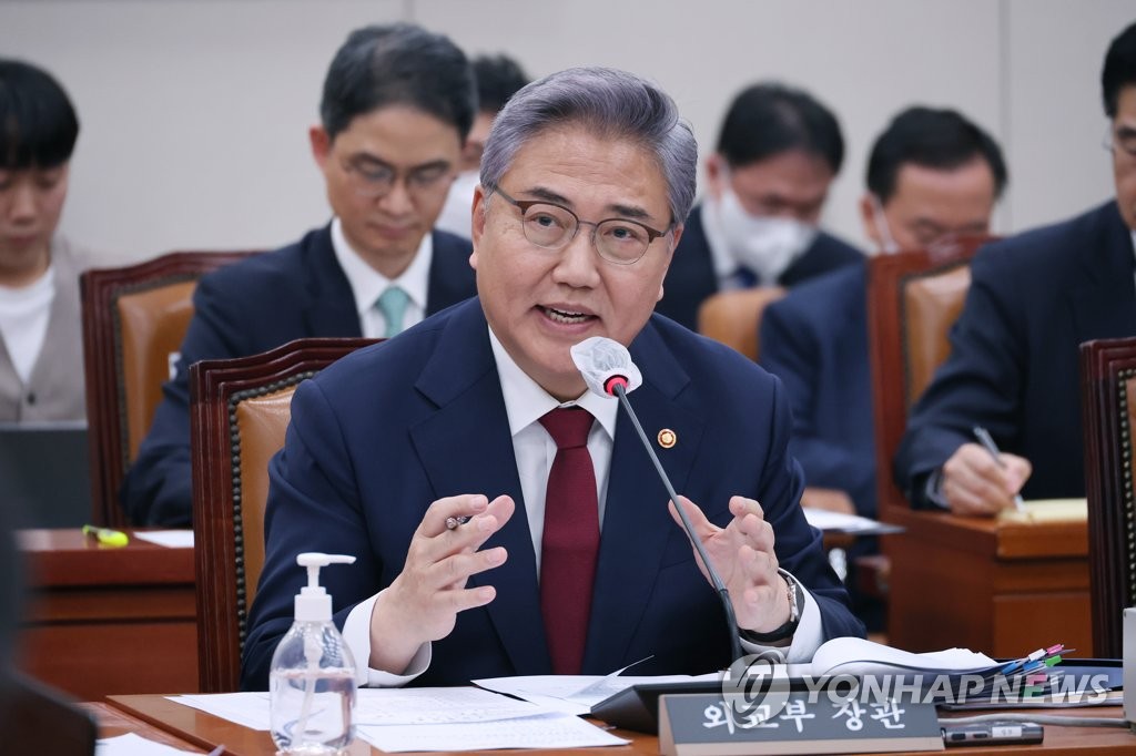 El ministro de Asuntos Exteriores, Park Jin, habla durante una sesión plenaria del Comité de Asuntos Exteriores y Unificación de la Asamblea Nacional, el 21 de marzo de 2023, en el Parlamento, en el oeste de Seúl.