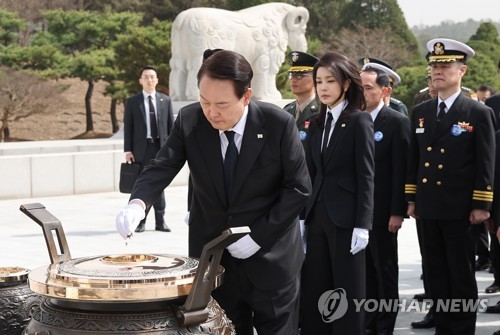  尹, 서해수호의날 기념식 참석…55명 용사 일일이 거명