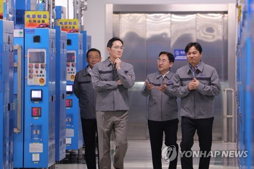 رئيس شركة سامسونغ للإلكترونيات يتفقد مصنع سامسونغ للكهرباء والميكانيكا في الصين
