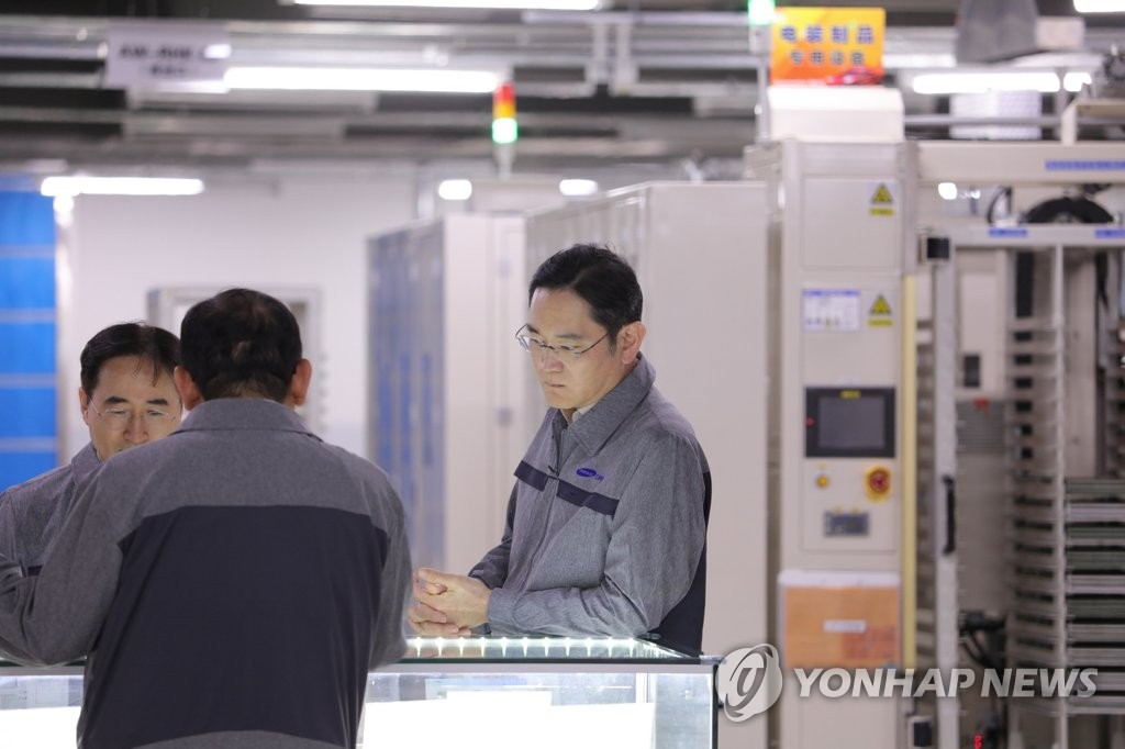 Samsung's Lee visits Tianjin plant