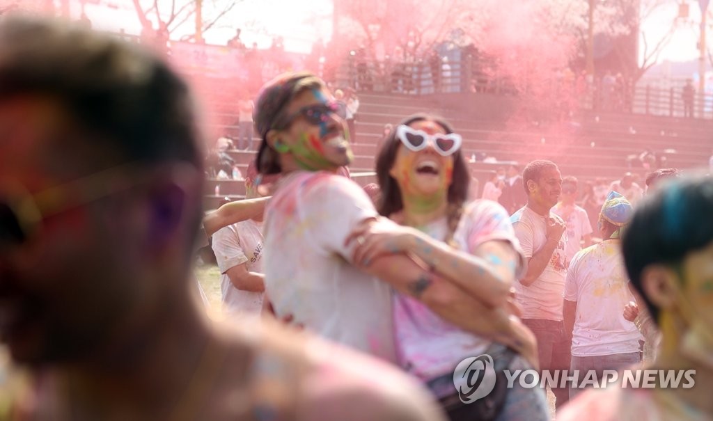 봄맞이 홀리해이 색채 축제