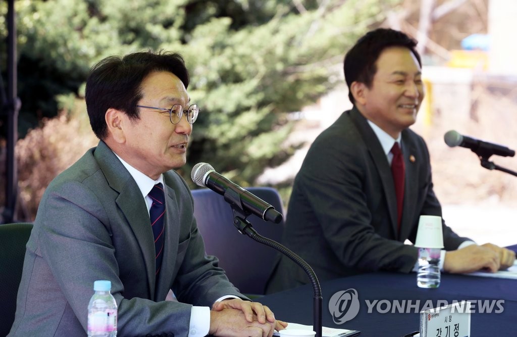 국토부-광주시 균형발전 현안 회의에서 발언하는 강기정 시장