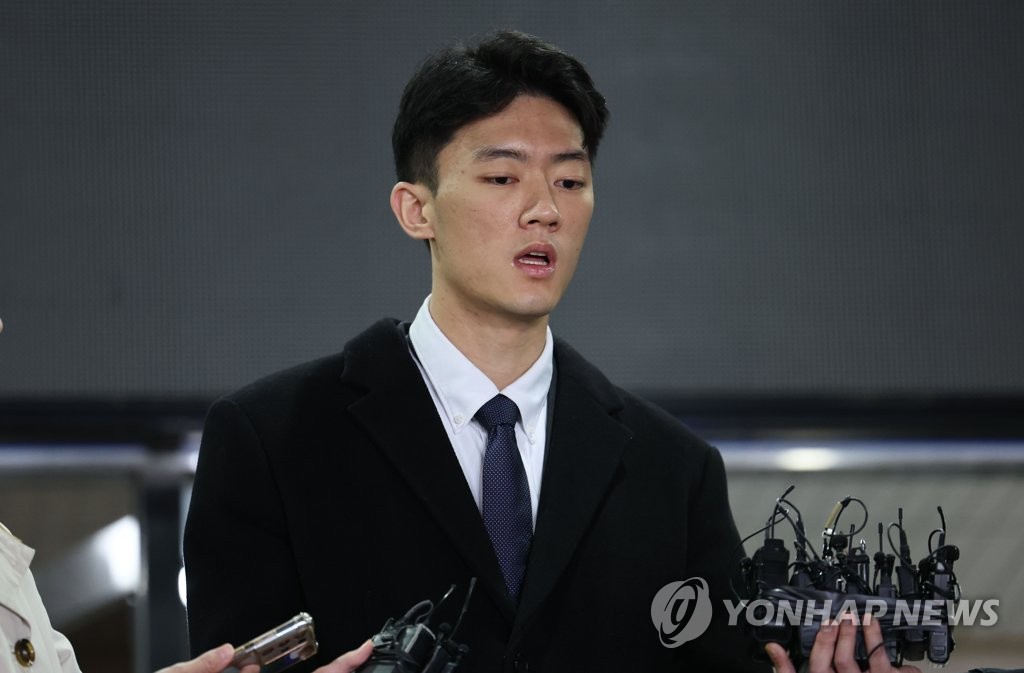 '마약 혐의' 전두환 손자, 체포 38시간 만에 석방…서울 마포경찰서
