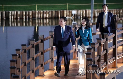 President Yoon Suk Yeol (L) and first lady Kim Keon Hee enter the opening ceremony of the Suncheonman International Garden Expo 2023 in Suncheon, 415 kilometers south of Seoul, on March 31, 2023. (PHOTO NOT FOR SALE) (Yonhap)