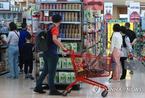 "근원물가 더딘 둔화흐름은 외식 등 경직적 서비스물가 탓"(종합)