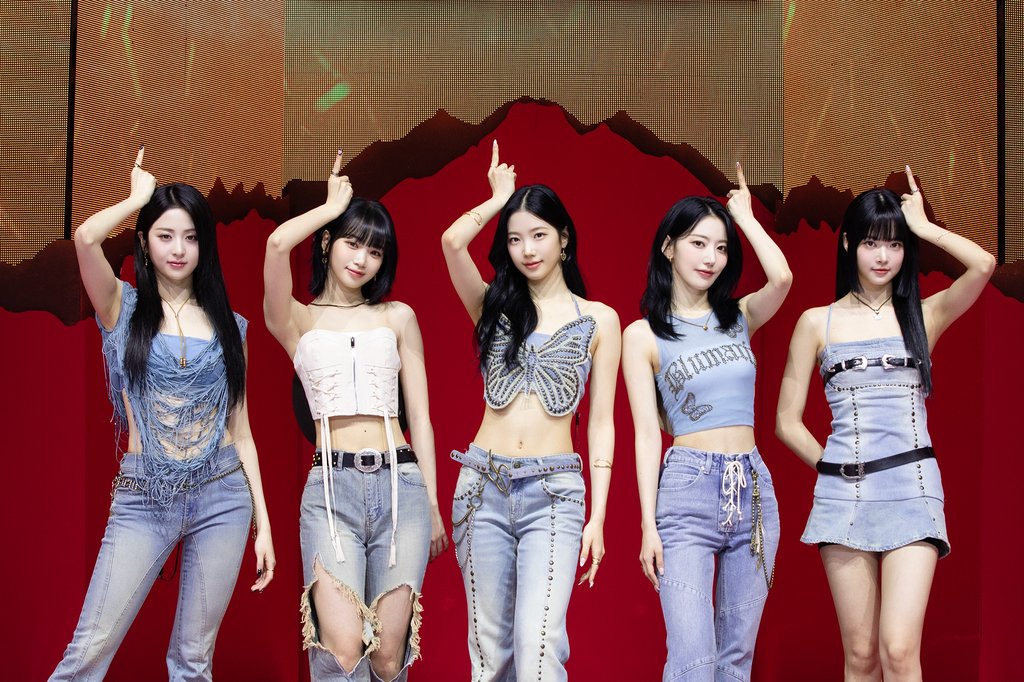 K-pop girl group Le Sserafim is seen in this photo provided by its agency, Source Music. (PHOTO NOT FOR SALE) (Yonhap)