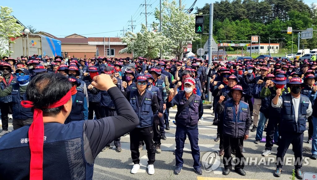 (2nd LD) Union official attempts self-immolation ahead of detention hearing