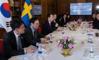 스웨덴 정부 관계자들과 정책 토론회 나선 한덕수 총리