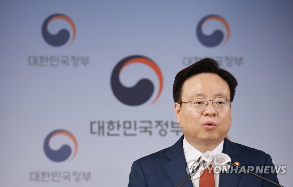 Cho Kyoo-hong, minister of health and welfare, speaks during a press conference in Seoul on May 16, 2023. (Yonhap)