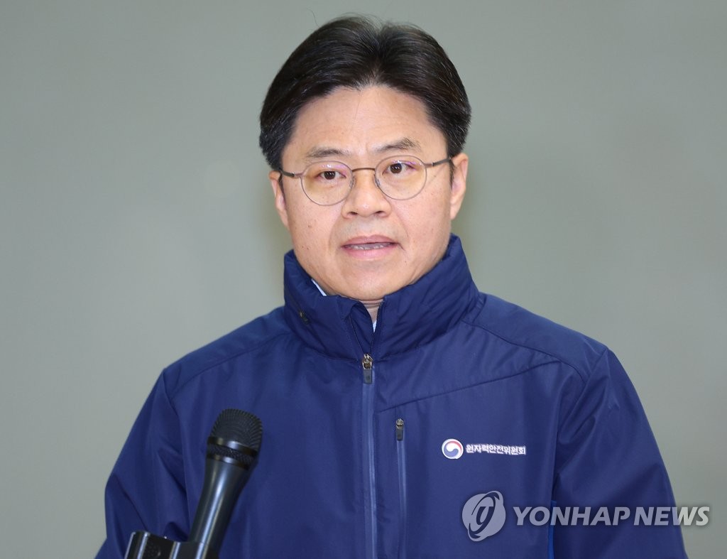 Yoo Guk-hee, head of the Nuclear Safety and Security Commission, speaks to reporters at Incheon International Airport, west of Seoul, on May 21, 2023, before leading a team of experts to Fukushima, Japan, for a safety inspection of a nuclear power plant damaged by a 2011 earthquake. (Yonhap)