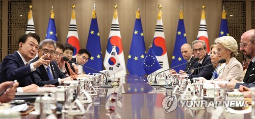 尹大統領がＥＵ首脳と会談　関係強化など意見交換