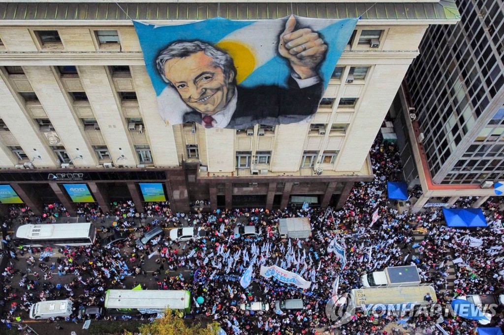 5월 혁명 기념해 인파로 메운 아르헨티나 광장