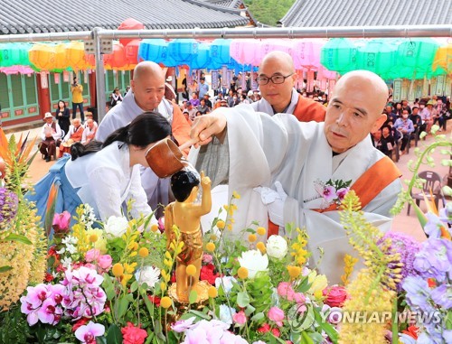 '부처님오신날'…전국 사찰서 4년만에 제약없는 봉축법요식