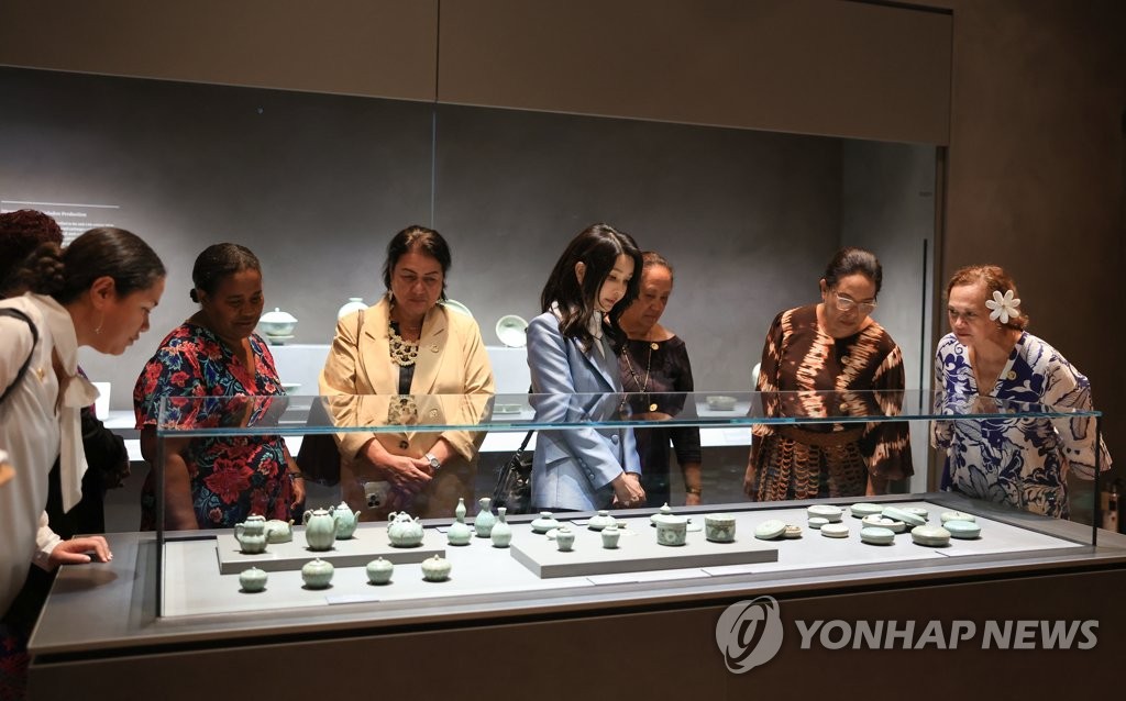 김건희 여사, 태평양도서국 정상 배우자들과 국립중앙박물관 관람