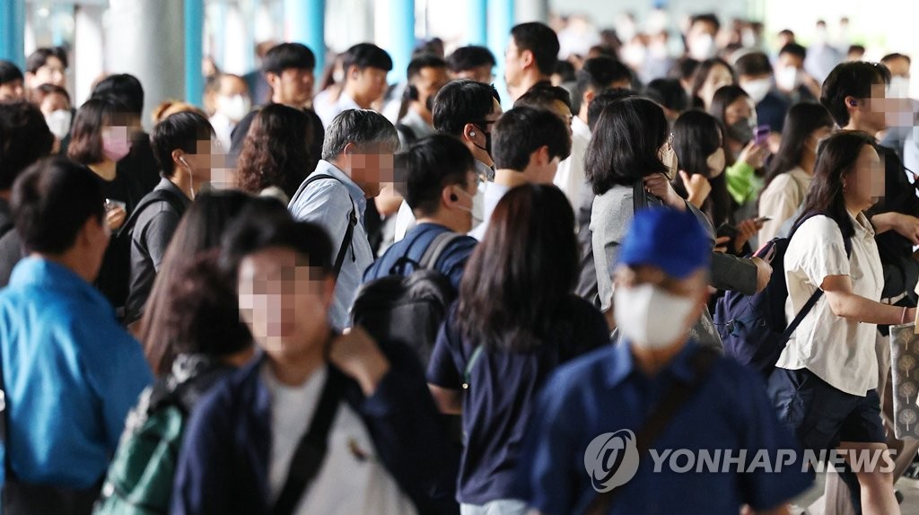 격리·마스크 의무 해제, 이젠 사실상 엔데믹 시대