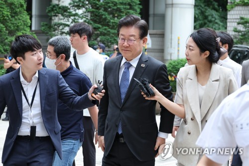 이재명, 법정서 유한기 문자 공개…'거짓 언론플레이' 등 언급