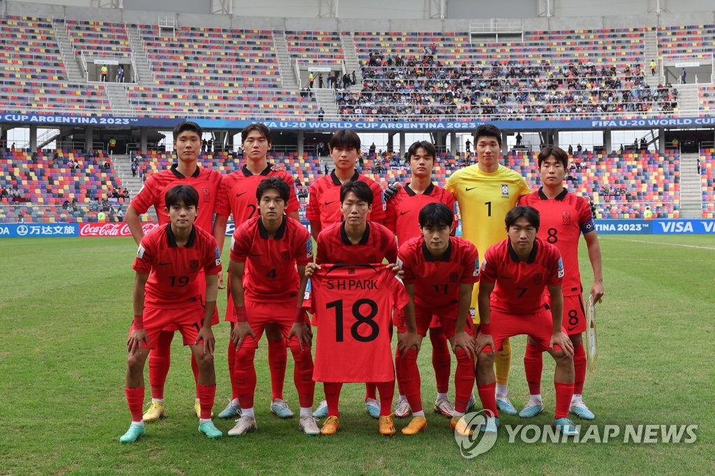 8강전 앞두고 기념사진 촬영하는 대표팀 선수들