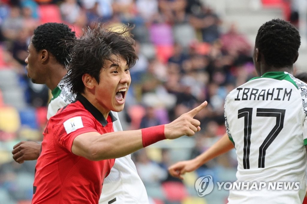 (جديد) مدرب المنتخب الكوري لكرة القدم تحت عشرين، يعبر عن امتنانه لمجهود الفريق خلال البطولة - 3