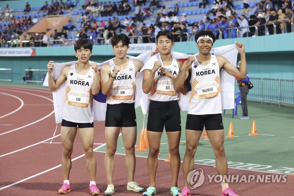 아시아주니어선수권 남자 400ｍ 계주 은메달을 합작한 한국 대표팀