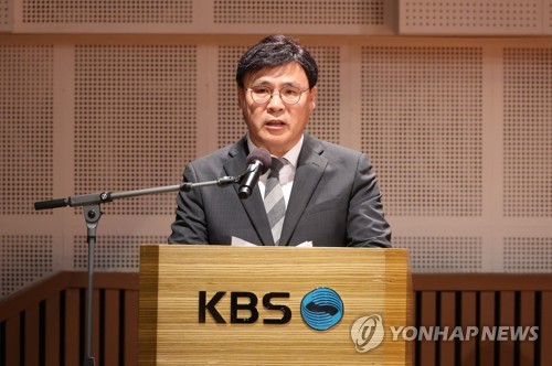 [1보] 김의철 KBS 사장 "수신료 분리징수 철회하면 사퇴하겠다"