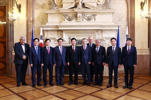 El líder parlamentario de Corea del Sur en la República Checa