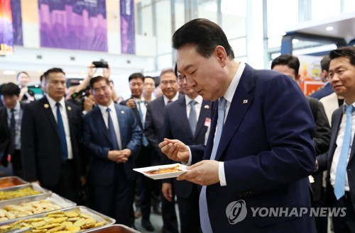 尹대통령 "베트남은 젊고 역동적"…'경제 파트너십' 박람회