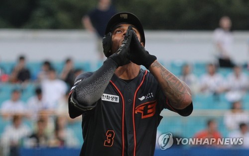 한화, 연장 10회 밀어내기 볼넷 결승점…키움 또 제압