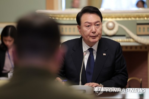 尹 "생즉사 사즉생 연대" 젤렌스키 "우크라 회복센터 참여해달라"(종합2보)