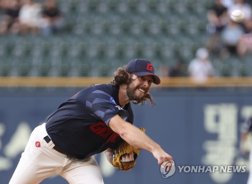 Yonhap Interview) Pitcher rides improved slider to sweeping