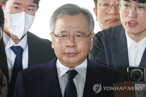 박영수, 영장 재청구 끝에 구속…'50억 클럽' 수사 탄력