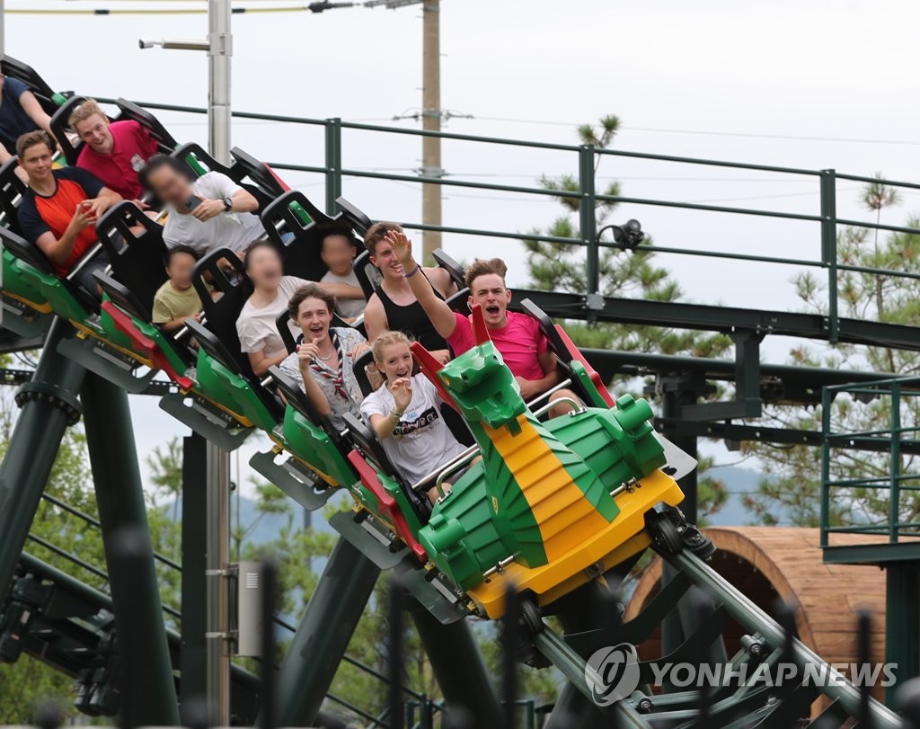 Scouts enjoy rollercoaster ride Yonhap News Agency