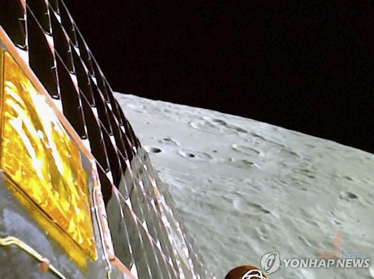 India Successfully Lands Chandrayaan-3 On The Moon's South Pole ...