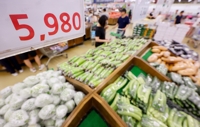 6월 실질임금 336만3천원…고물가에 넉달째 하락