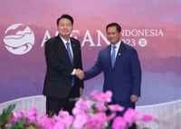 尹大統領がカンボジア首相と会談　釜山万博誘致で支持要請