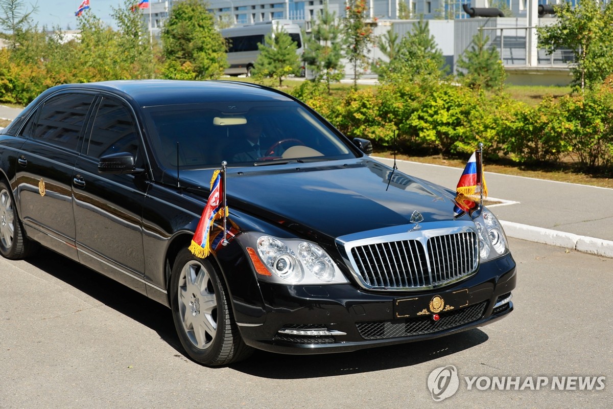 김정은 탑승 차량, 보스토치니 우주기지 도착