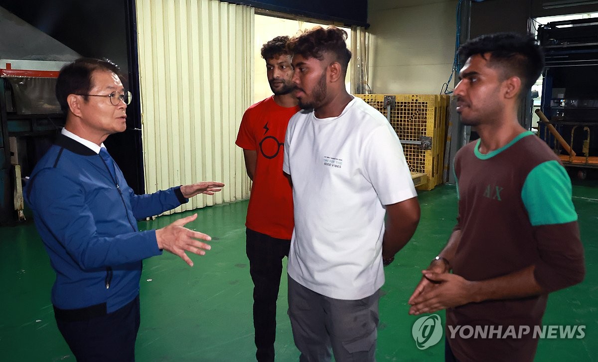 외국인근로자 고용 사업장 찾은 이정식 고용노동부 장관