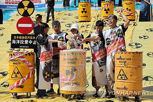 일본 맥주로 퍼포먼스하는 환경단체