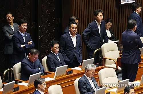 Motion on opposition leader's arrest warrant passed