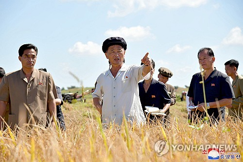 El PM norcoreano inspecciona una granja
