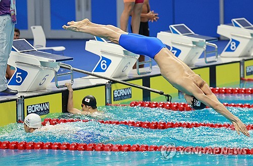 (آسياد) كوريا الجنوبية تحصل على الميدالية الذهبية التاريخية في سباق تتابع السباحة للرجال