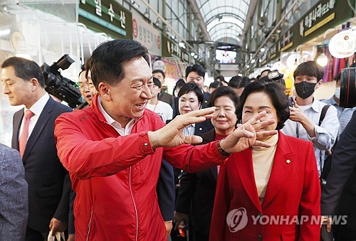 여야, 서울역·용산역서 귀성객 인사…추석 민심 잡기