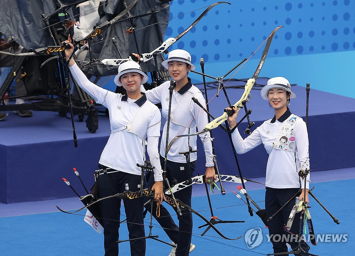 South Korean archers react after winning the final of the women's team recurve archery at Fuyang Yinhu Sports Center in Hangzhou, China, during the 19th Asian Games on Oct. 6, 2023. (Yonhap)