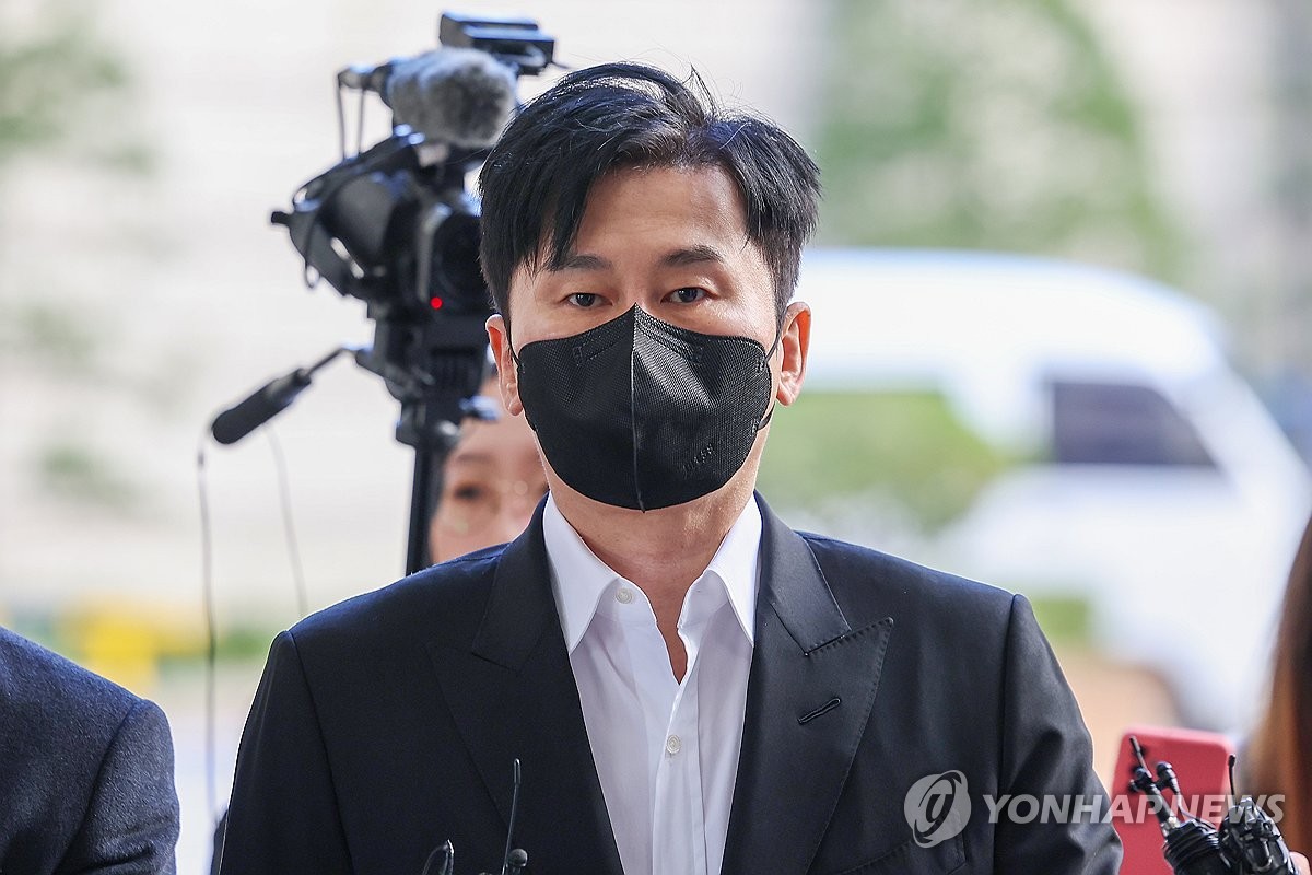Yang Hyun-suk, founder and former head of YG Entertainment, appears at the Seoul High Court to attend a trial on Nov. 8, 2023. (Yonhap)
