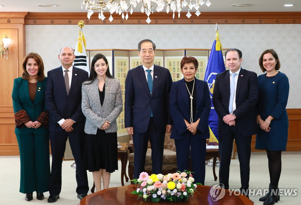 Prime Minister Han Duck-soo meets with Central American Vice Foreign Ministers in Seoul