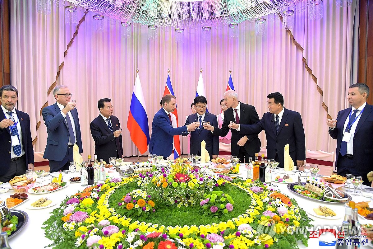 North Korean officials and a Russian delegation, led by its Natural Resources Minister Alexander Kozlov, toast in a reception held at the Koryo Hotel in Pyongyang on Nov. 14, 2023, in this photo carried by the Korean Central News Agency the following day. (For Use Only in the Republic of Korea. No Redistribution) (Yonhap)