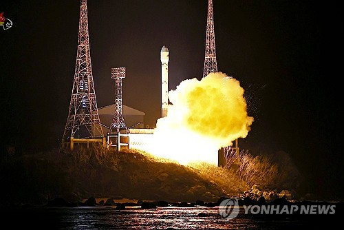 북한 "정찰위성 발사 사고발생…신형로켓 1단 비행중 폭발"(종합)